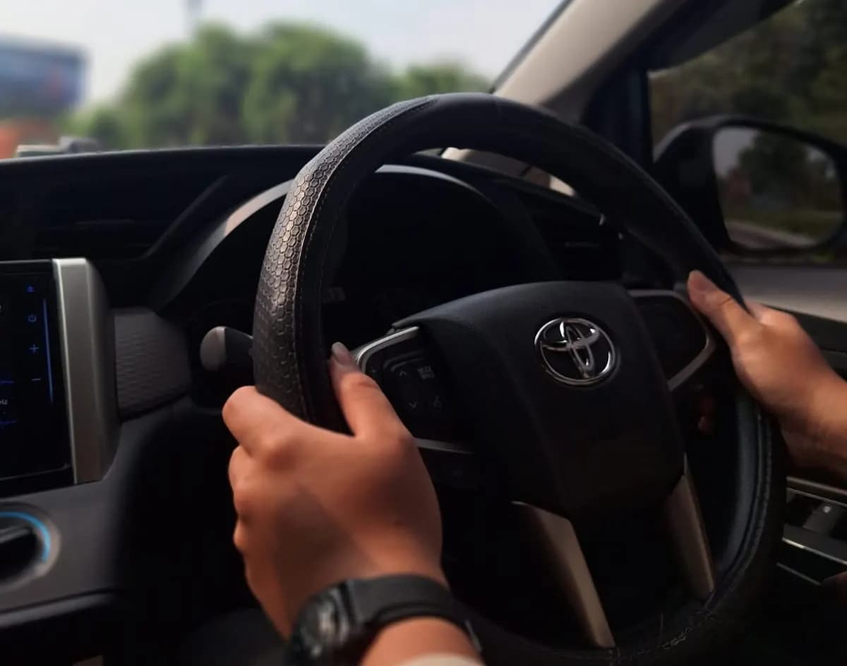 7 Tips Belajar Mobil Manual bagi Pengendara Pemula