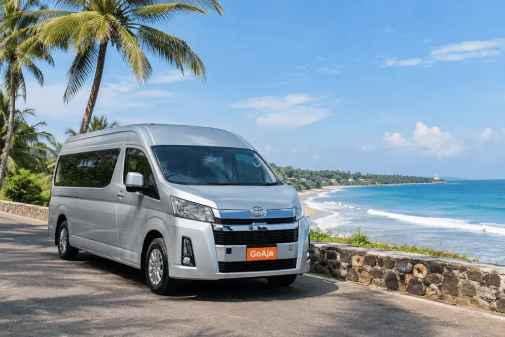 Sewa Hiace Premio ke Anyer: Berapa Biayanya untuk Liburan Rombongan?