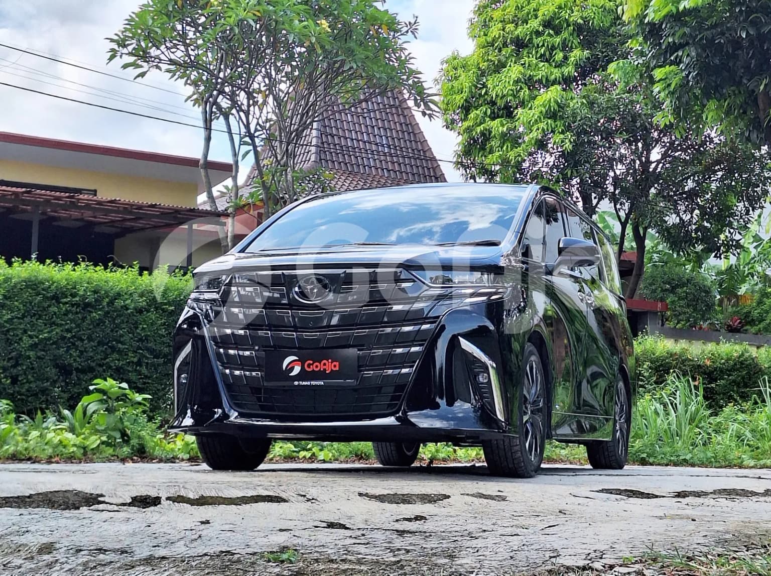 Sewa Mobil Alphard di GoAja, Solusi Transportasi Premium di Jakarta