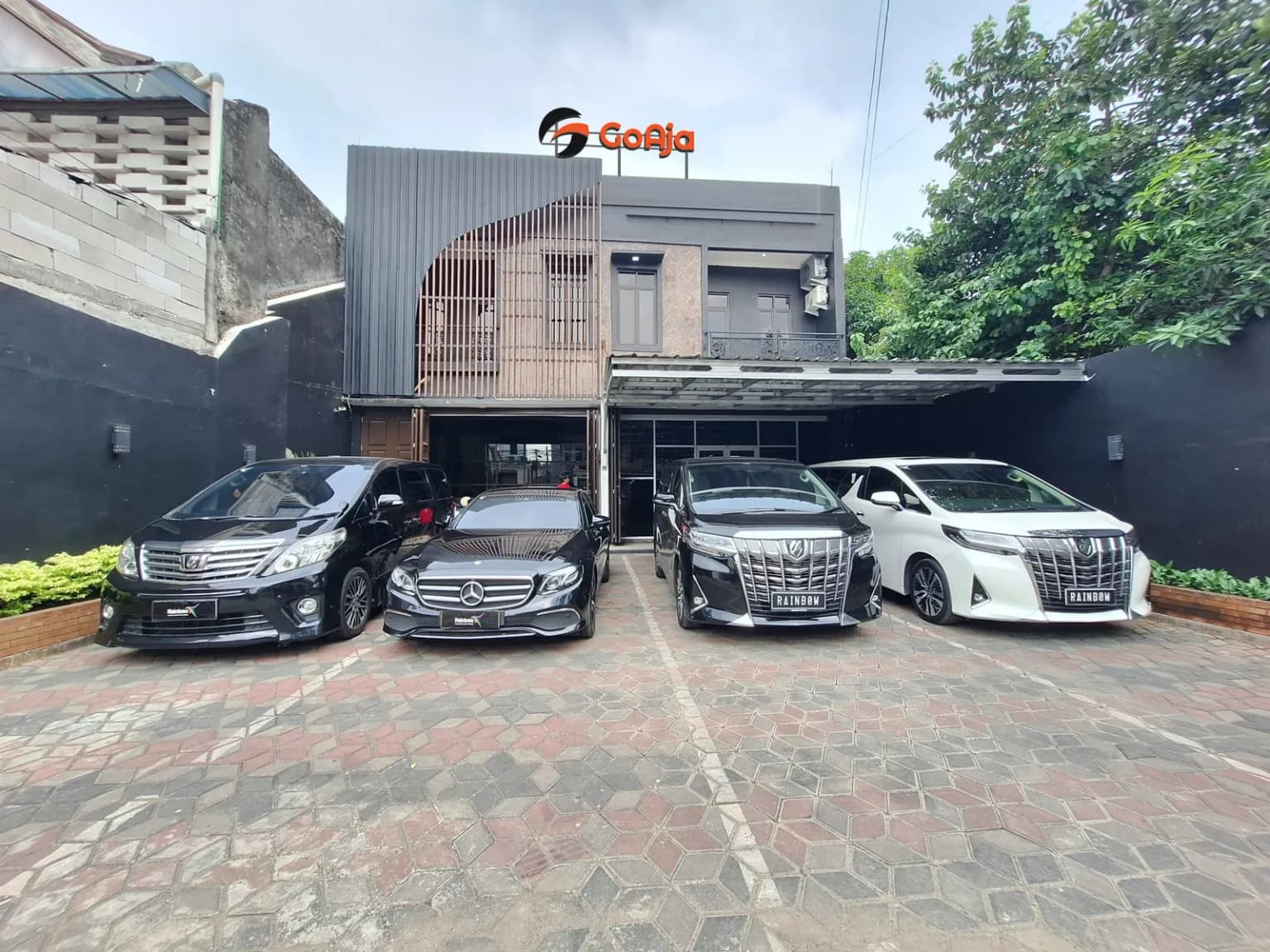 Ketahui 5 Tips Menyewa Mobil Rental Mewah