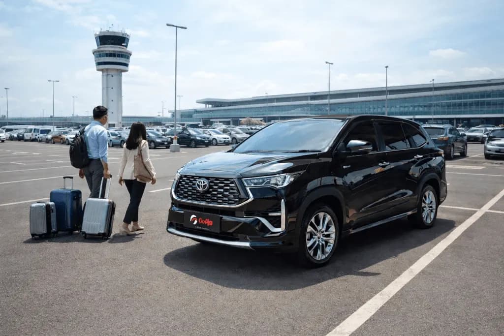 Sewa Innova Zenix Harian Bersama GoAja Car Rental: Solusi Perjalanan Nyaman & Eksklusif