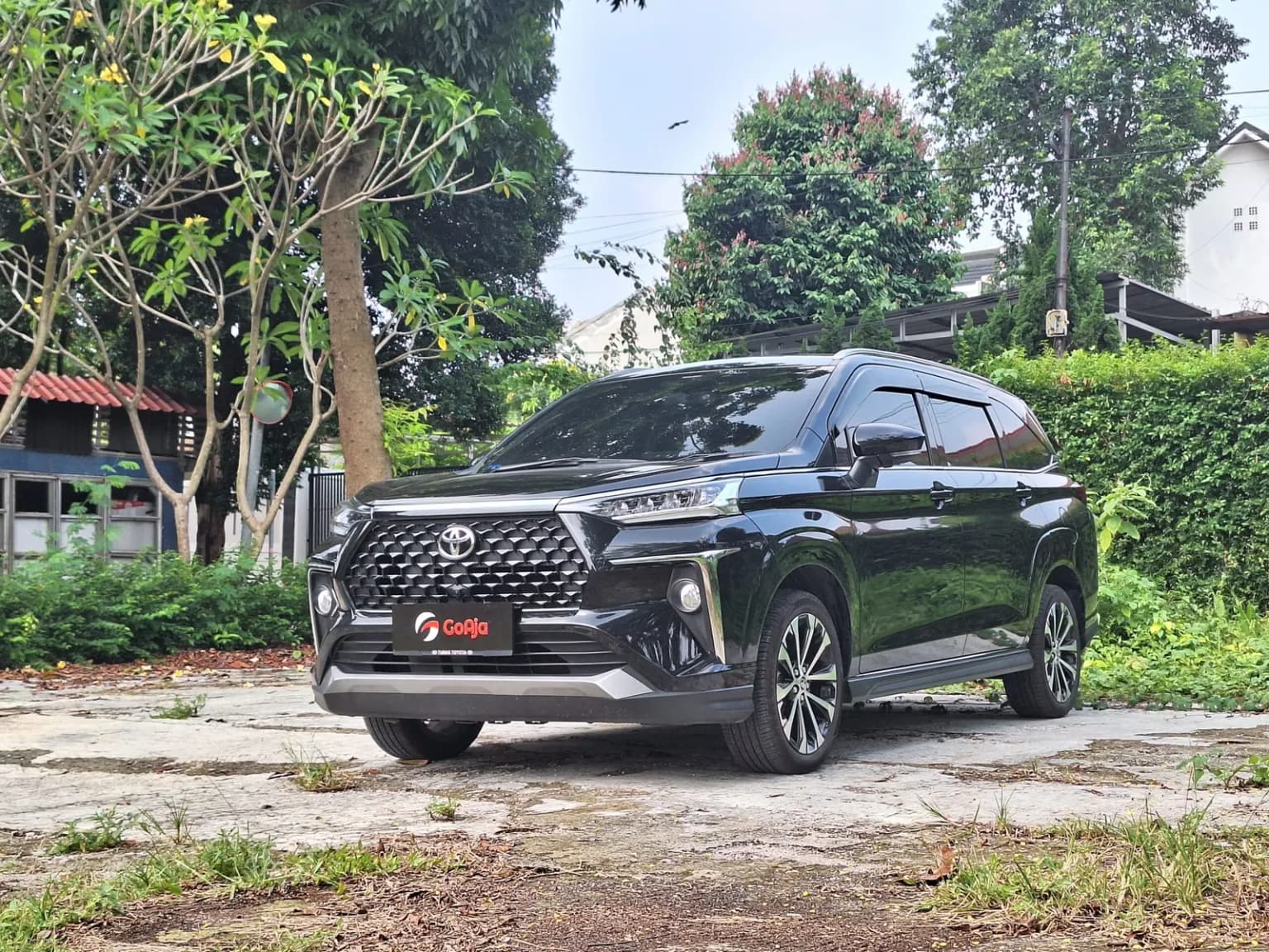 Sewa Toyota Avanza Taman Mini dengan Driver untuk Perjalanan Harian