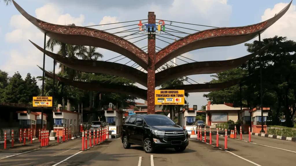 Sewa Toyota Innova Reborn Taman Mini Jakarta Timur dengan Driver untuk Perjalanan Nyaman