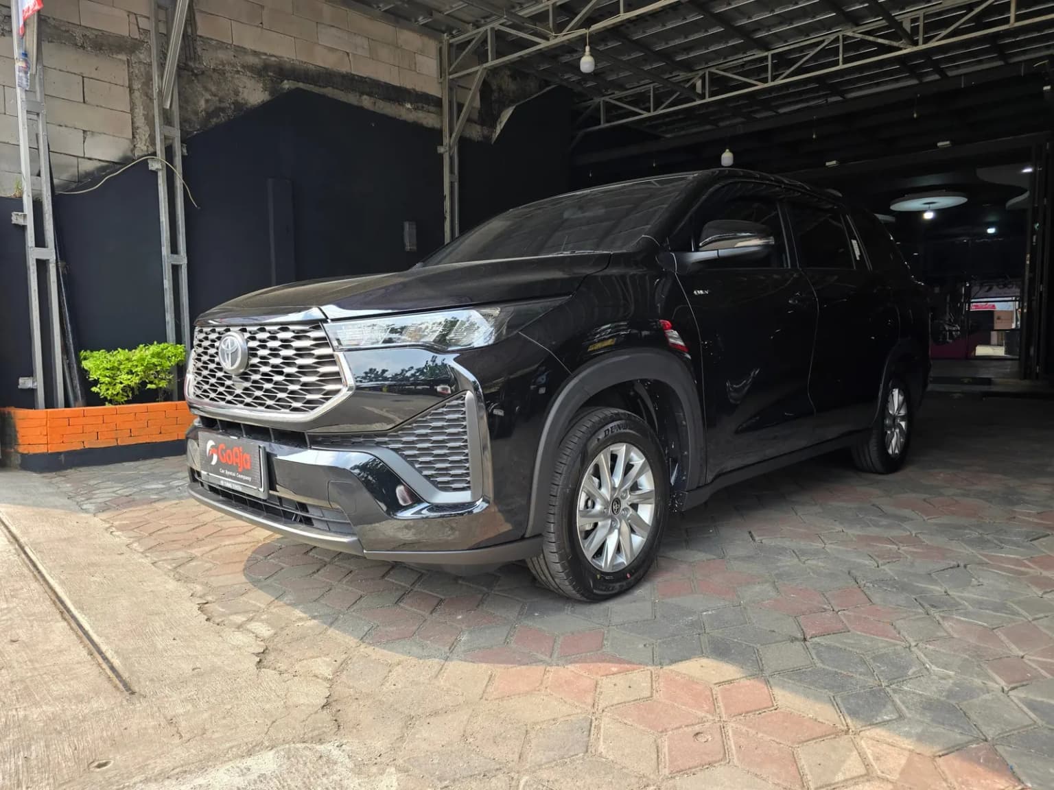 Sewa Toyota Innova Zenix Cipayung untuk Antar Jemput Bandara