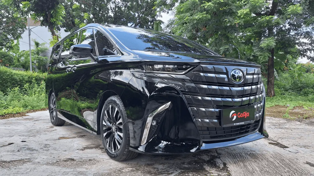 1. Toyota Alphard-min