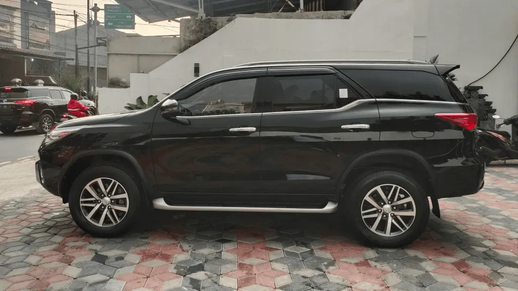 4. Toyota Fortuner-min