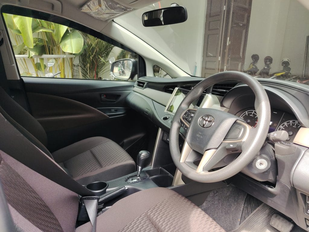 Cara Memilih Mobil Keluarga yang Nyaman untuk Disewa di Goaja Car Rental