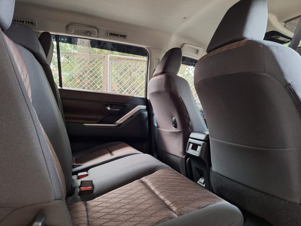 Interior Mobil MPV Zenix