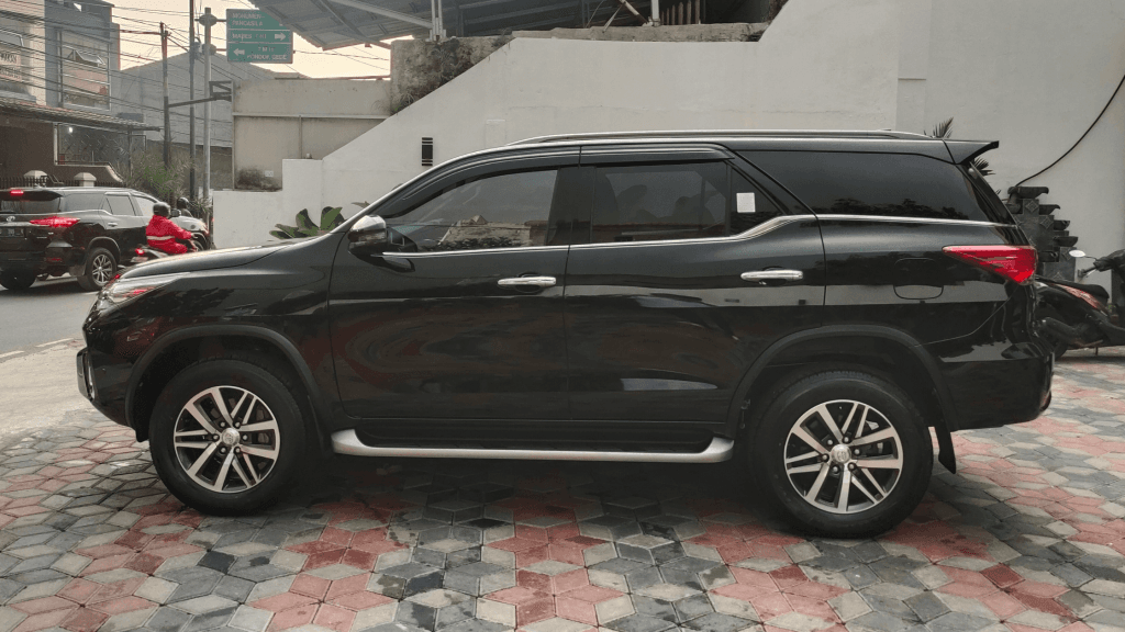 4. Toyota Fortuner-min